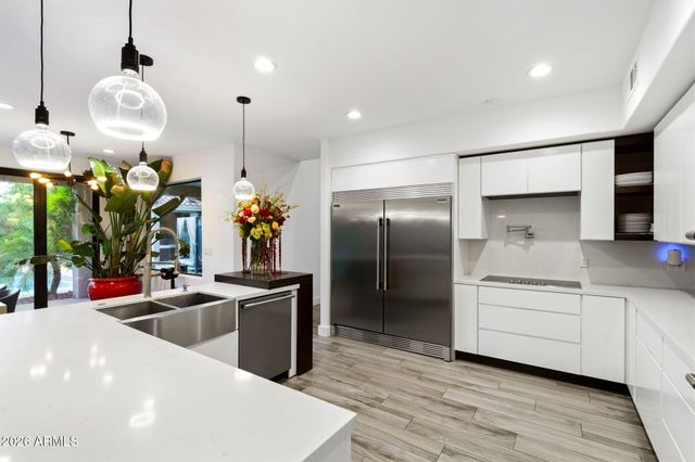 20 E LOS ARBOLES Circle, Tempe, AZ 85284