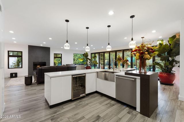 20 E LOS ARBOLES Circle, Tempe, AZ 85284