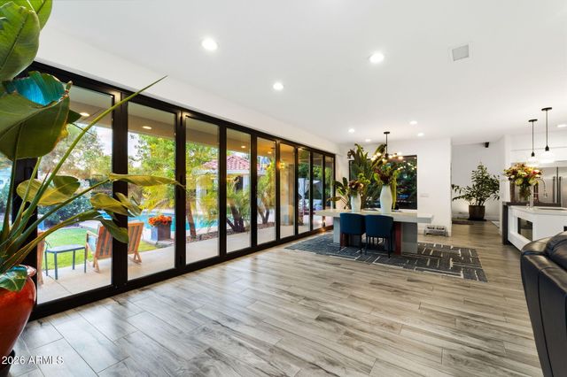 20 E LOS ARBOLES Circle, Tempe, AZ 85284