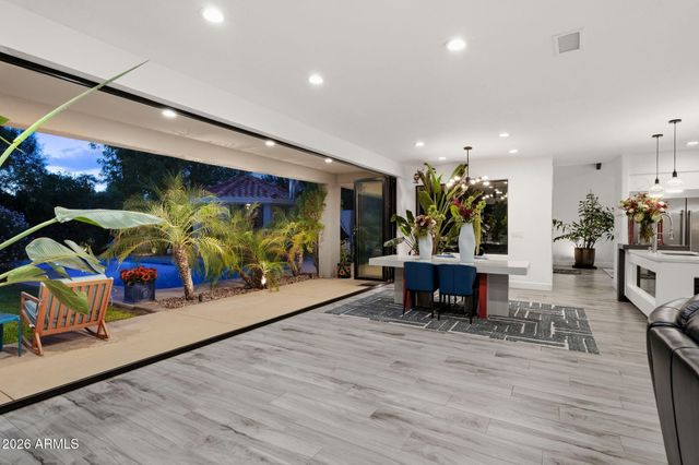 20 E LOS ARBOLES Circle, Tempe, AZ 85284