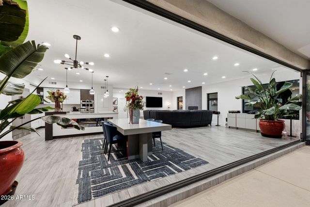 20 E LOS ARBOLES Circle, Tempe, AZ 85284