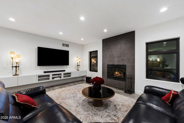 20 E LOS ARBOLES Circle, Tempe, AZ 85284