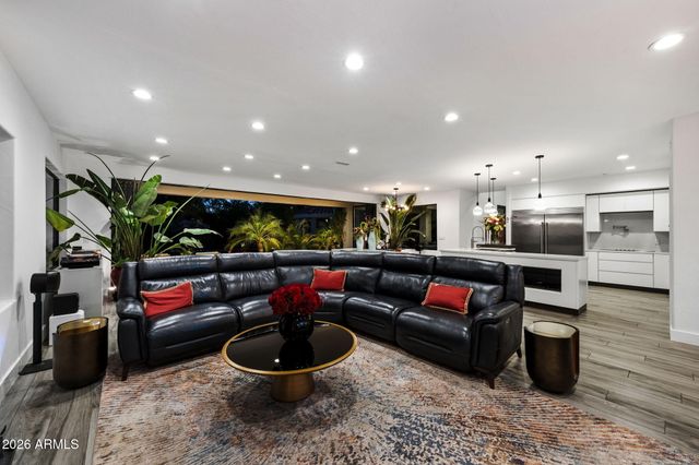 20 E LOS ARBOLES Circle, Tempe, AZ 85284