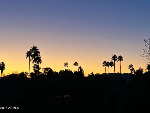 20 E LOS ARBOLES Circle, Tempe, AZ 85284