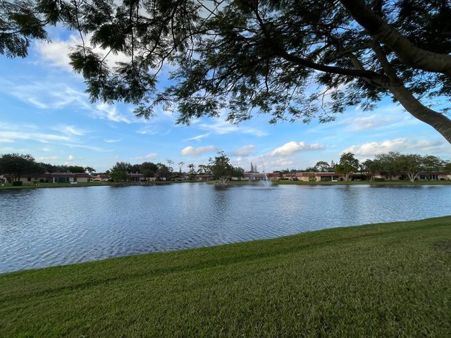 127 Amherst Ln 127, Lake Worth, FL 33467