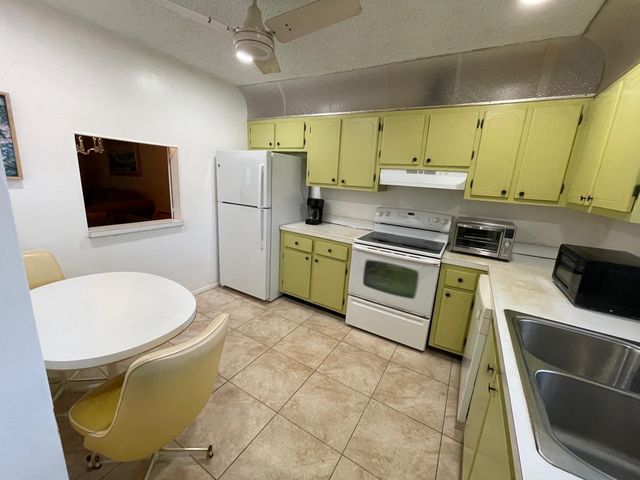 127 Amherst Ln 127, Lake Worth, FL 33467