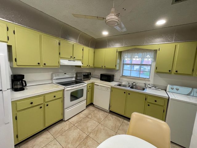 127 Amherst Ln 127, Lake Worth, FL 33467