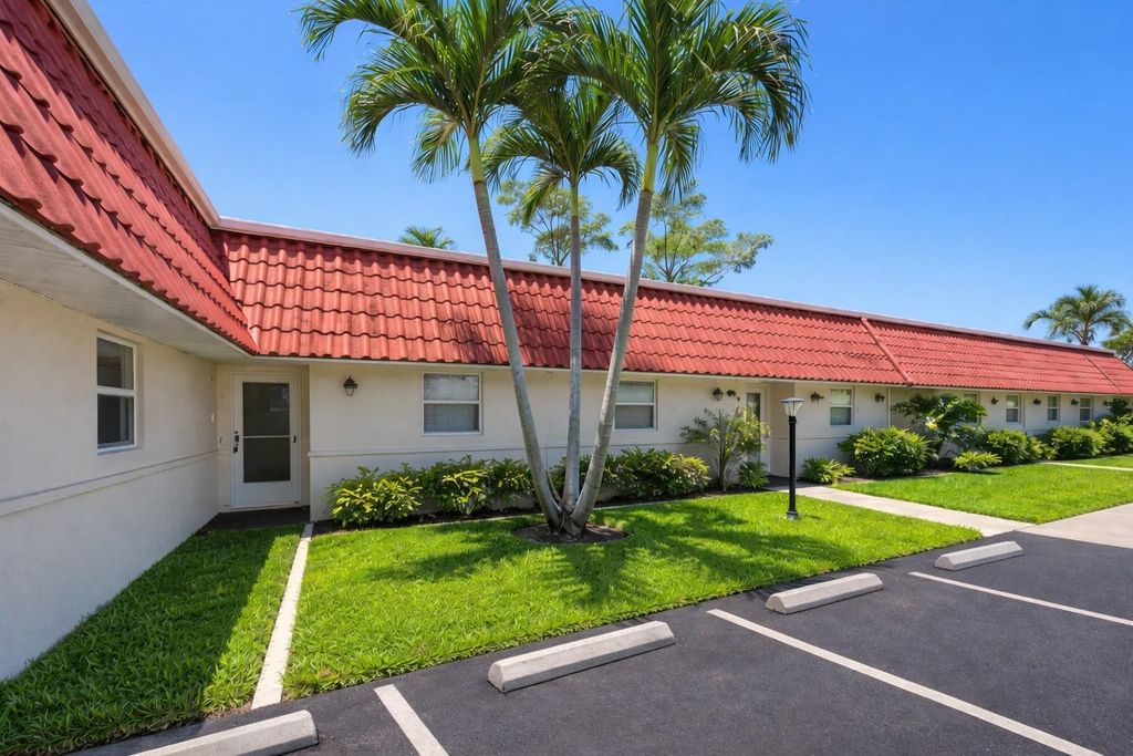 127 Amherst Ln 127, Lake Worth, FL 33467