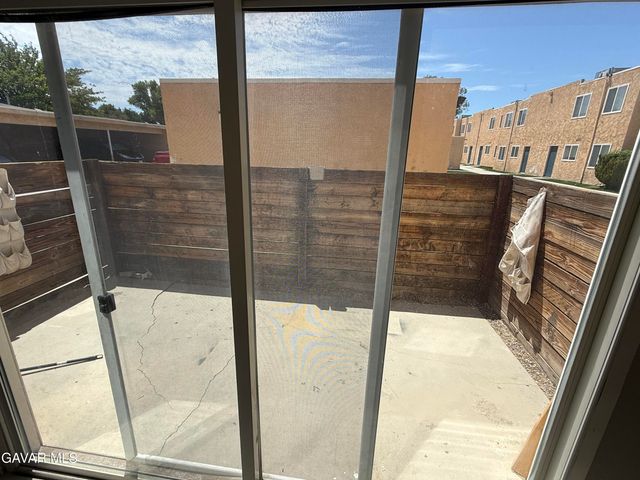 4242 W Avenue L 102, Lancaster, CA 93536