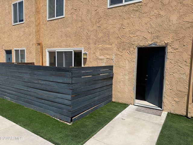 4242 W Avenue L 102, Lancaster, CA 93536