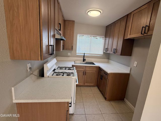 4242 W Avenue L 102, Lancaster, CA 93536