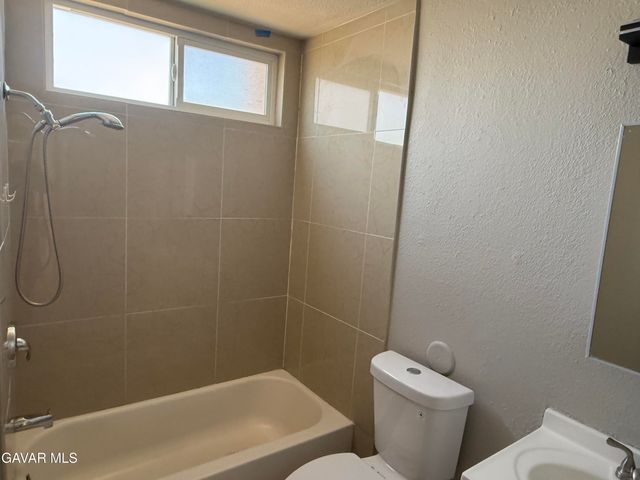 4242 W Avenue L 102, Lancaster, CA 93536