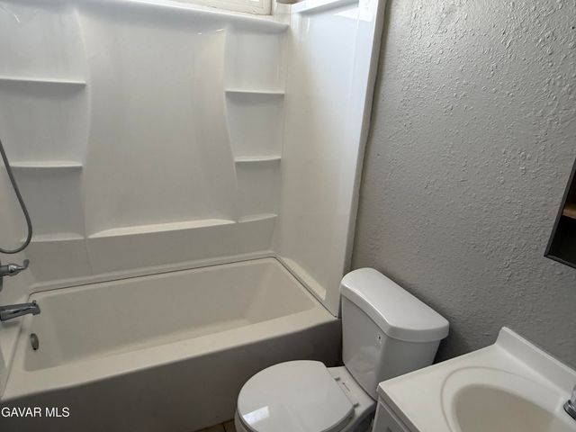 4242 W Avenue L 102, Lancaster, CA 93536