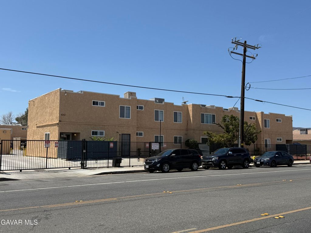 4242 W Avenue L 102, Lancaster, CA 93536