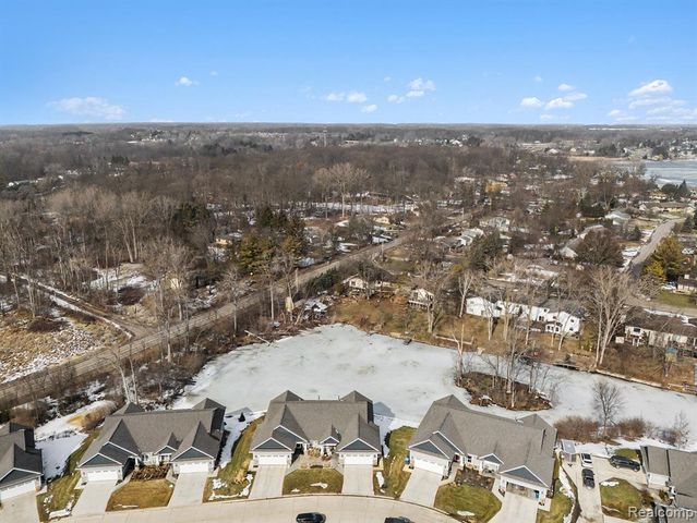 13332 Julie Anne Court, Fenton, MI 48430