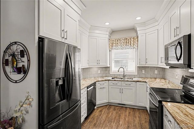 13332 Julie Anne Court, Fenton, MI 48430