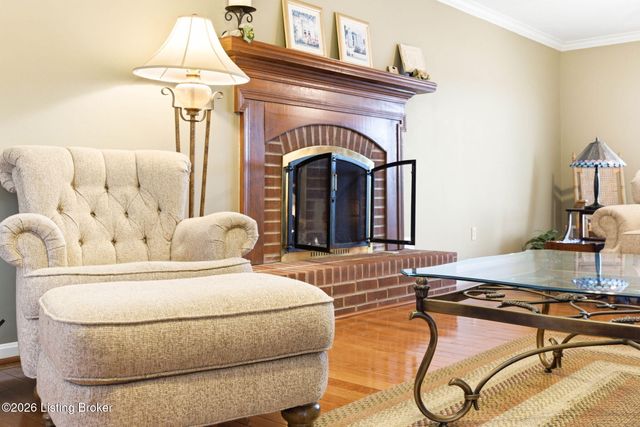 137 Spring Dr, Mt Washington, KY 40047