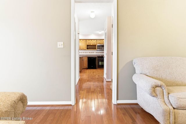 137 Spring Dr, Mt Washington, KY 40047