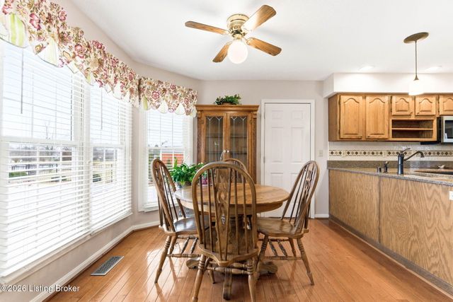 137 Spring Dr, Mt Washington, KY 40047