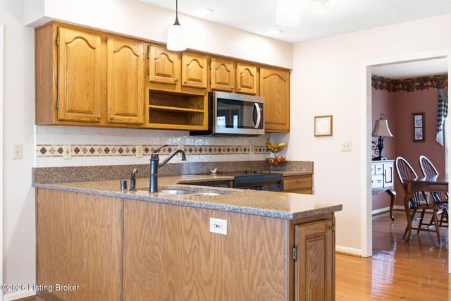 137 Spring Dr, Mt Washington, KY 40047