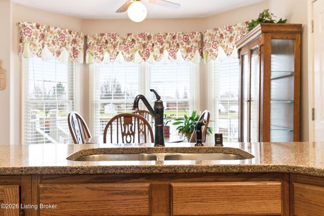 137 Spring Dr, Mt Washington, KY 40047