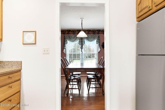 137 Spring Dr, Mt Washington, KY 40047