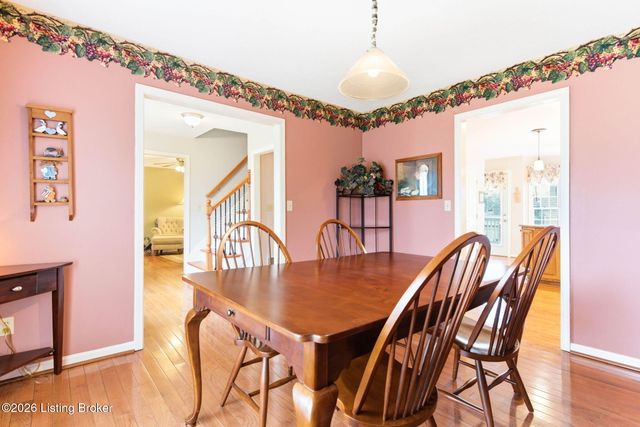 137 Spring Dr, Mt Washington, KY 40047