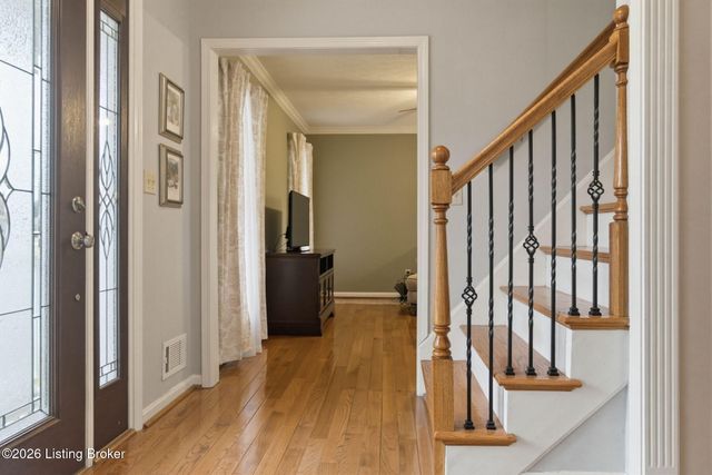 137 Spring Dr, Mt Washington, KY 40047