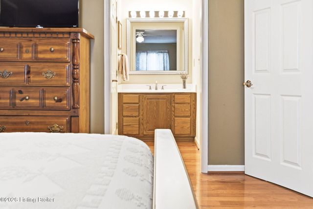 137 Spring Dr, Mt Washington, KY 40047