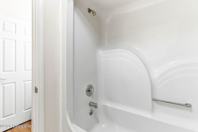 137 Spring Dr, Mt Washington, KY 40047