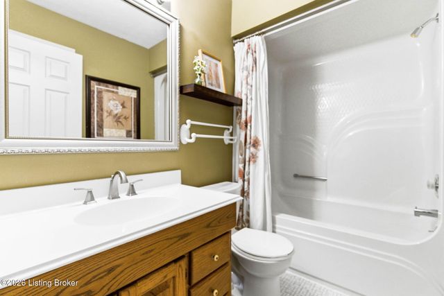 137 Spring Dr, Mt Washington, KY 40047