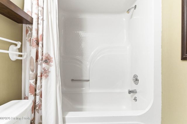 137 Spring Dr, Mt Washington, KY 40047