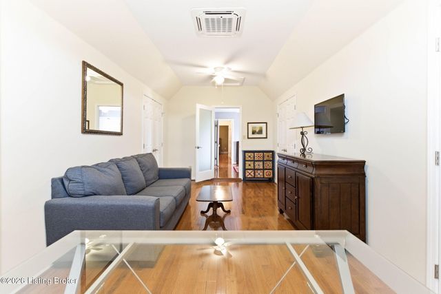 137 Spring Dr, Mt Washington, KY 40047