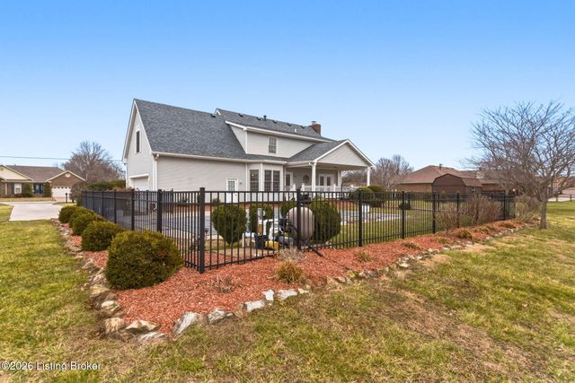 137 Spring Dr, Mt Washington, KY 40047