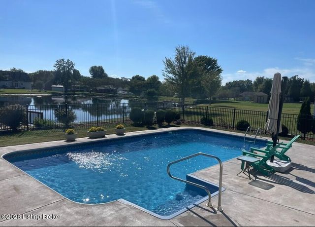 137 Spring Dr, Mt Washington, KY 40047