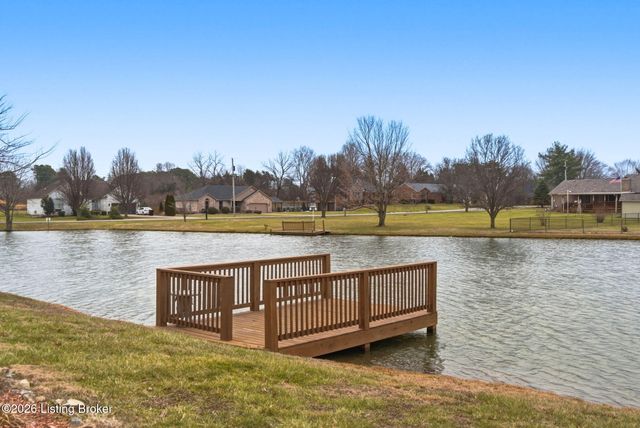 137 Spring Dr, Mt Washington, KY 40047