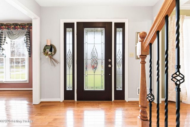 137 Spring Dr, Mt Washington, KY 40047