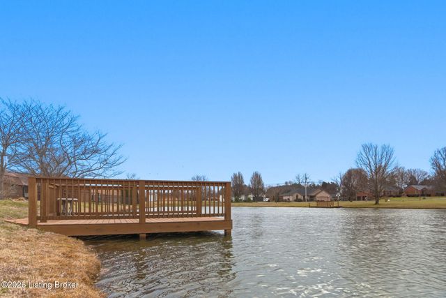 137 Spring Dr, Mt Washington, KY 40047