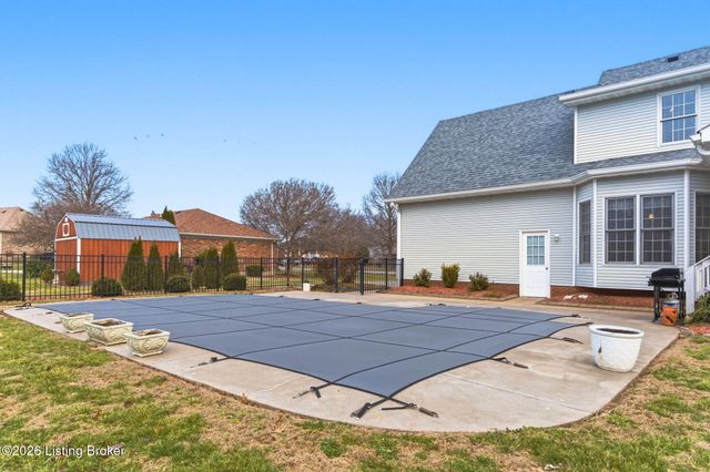 137 Spring Dr, Mt Washington, KY 40047