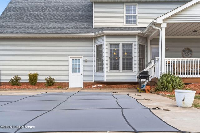 137 Spring Dr, Mt Washington, KY 40047