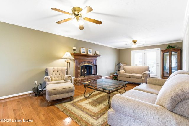 137 Spring Dr, Mt Washington, KY 40047