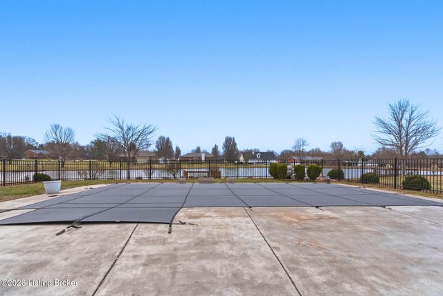 137 Spring Dr, Mt Washington, KY 40047