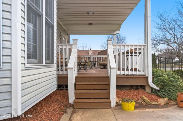 137 Spring Dr, Mt Washington, KY 40047