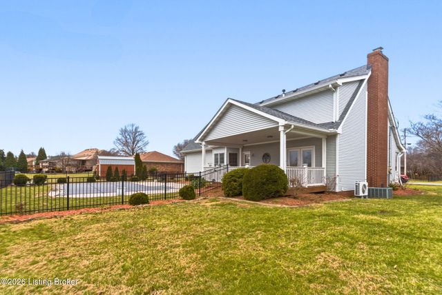 137 Spring Dr, Mt Washington, KY 40047