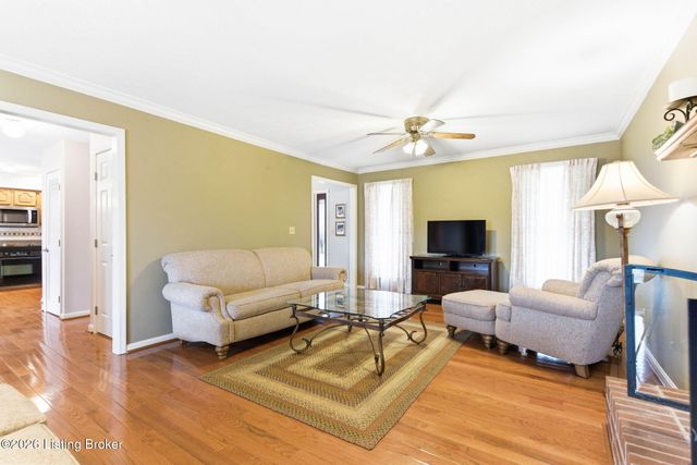 137 Spring Dr, Mt Washington, KY 40047