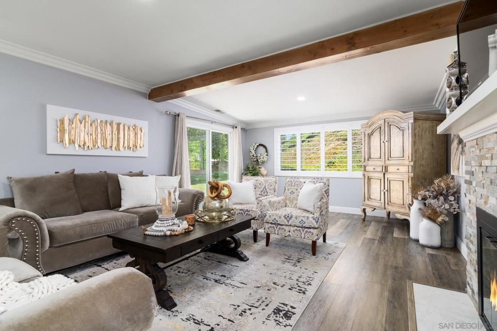Image 10 of property listing at 16657 Roca Dr, San Diego, CA 92128