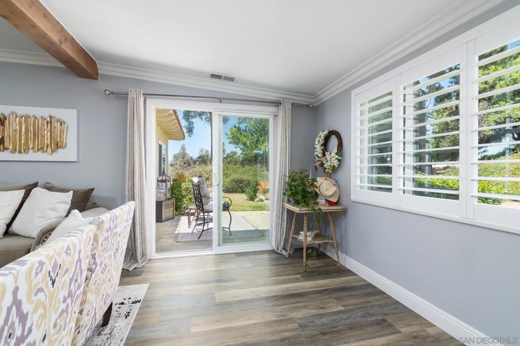 Image 11 of property listing at 16657 Roca Dr, San Diego, CA 92128