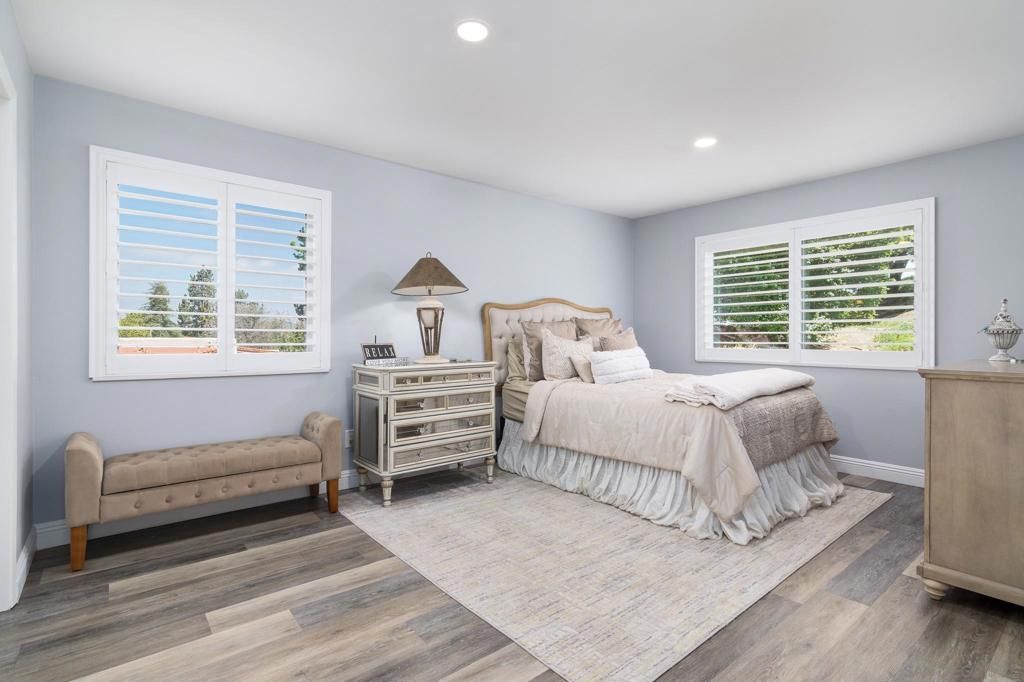 Image 18 of property listing at 16657 Roca Dr, San Diego, CA 92128