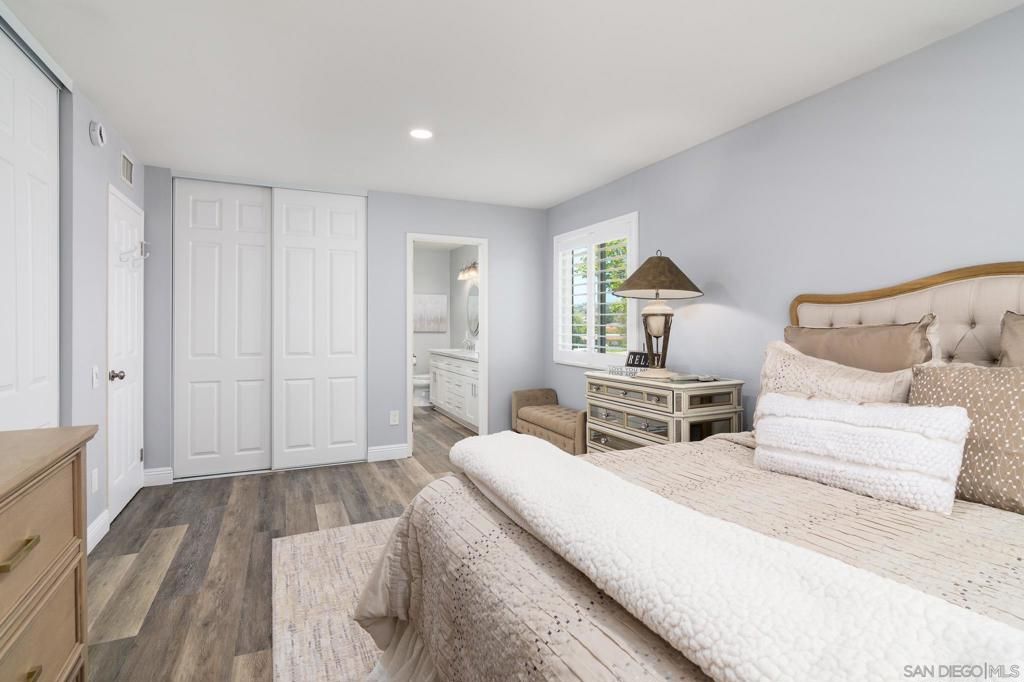 Image 21 of property listing at 16657 Roca Dr, San Diego, CA 92128