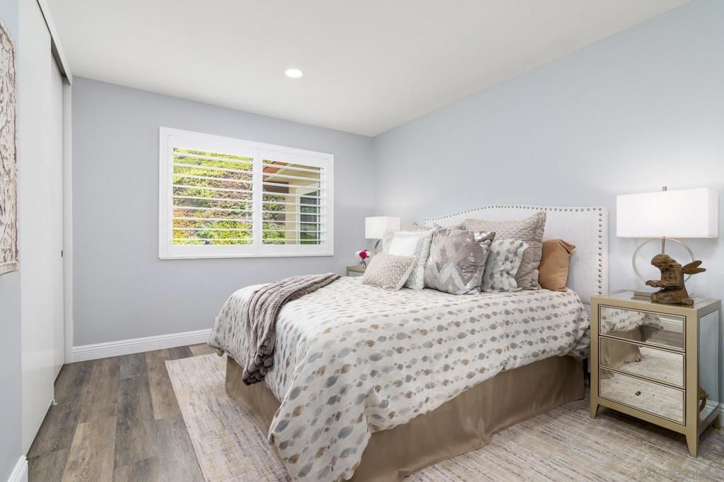 Image 25 of property listing at 16657 Roca Dr, San Diego, CA 92128